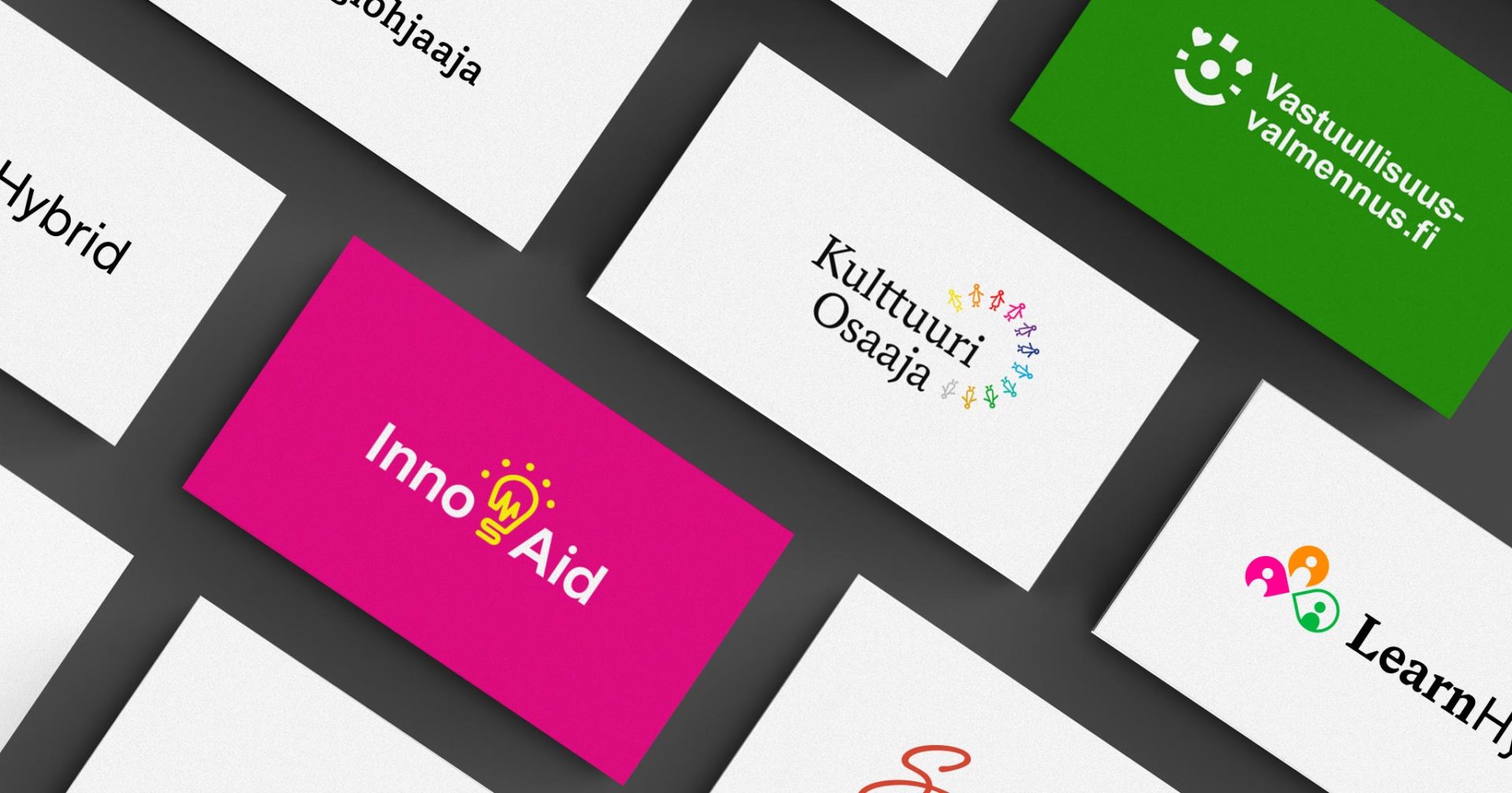 Oulun yliopiston hankkeille suunniteltuja logoja.