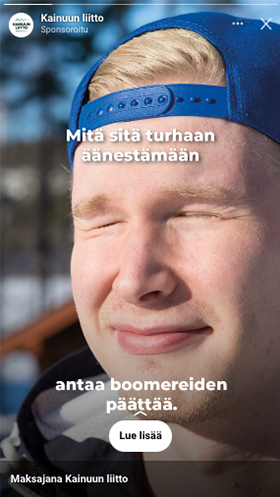 Kuva mainoksesta. Kuvassa nuori mies ja lisäksi teksti "Mitä sitä turhaan äänestämään, antaa boomereiden päättää".