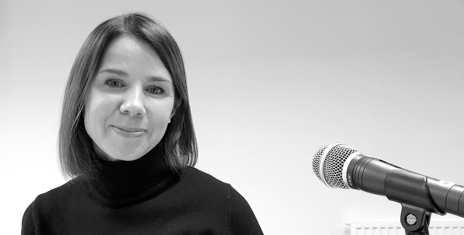 Design Inspis aamukahavilla Johanna Laurinen Businessworksilta keskustelemassa palvelumuotoilusta