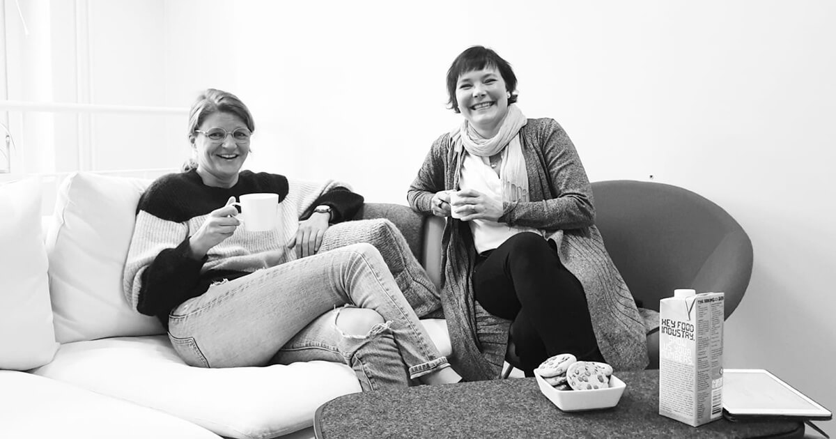 Design Inspiksen aamukahavilla yritysvideoiden tekijä Päkä Rehu